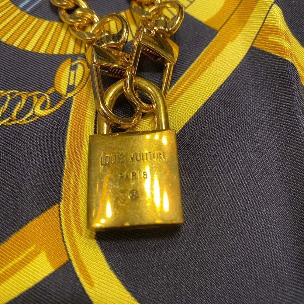Authentic LV key lock bracelet in excellent condition - Picture 3 of 3